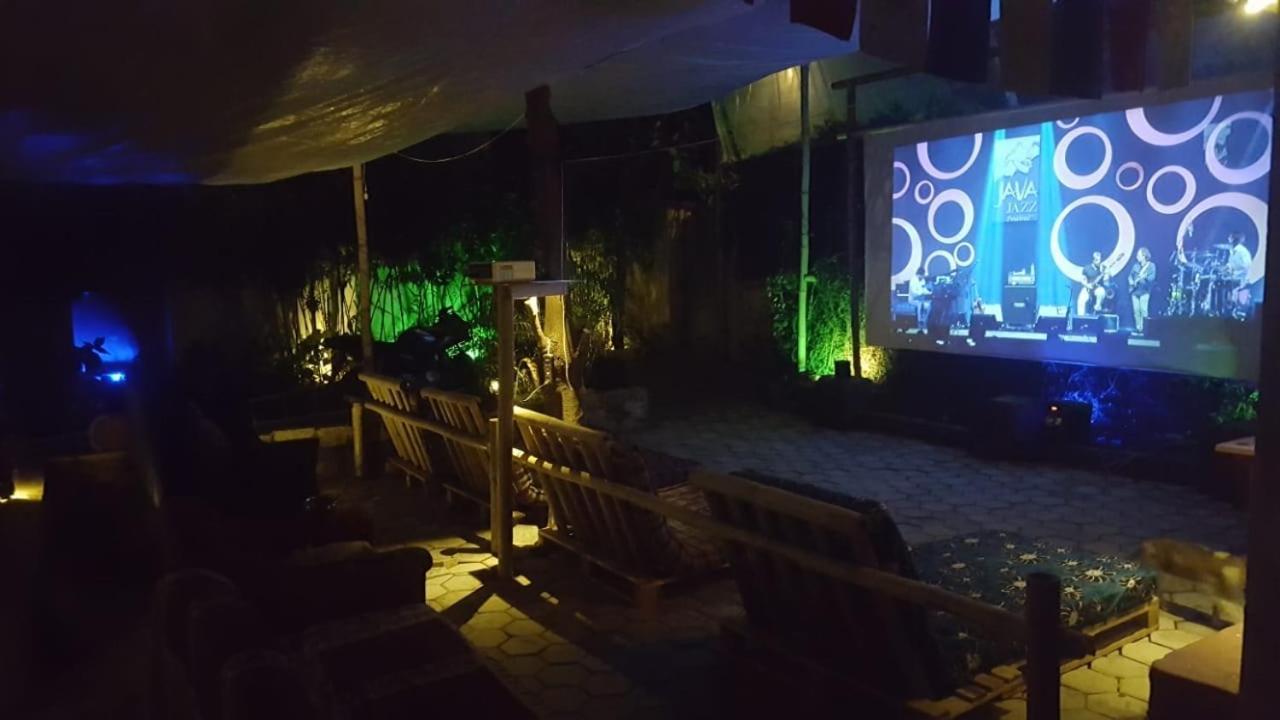 Laughing Buddha Guest House & Villa Kathmandu Bagian luar foto